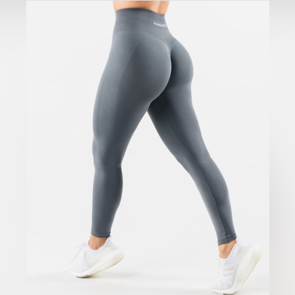 Alphalete Amplify gravity seamless scrunch legging - Picture 7 of 8